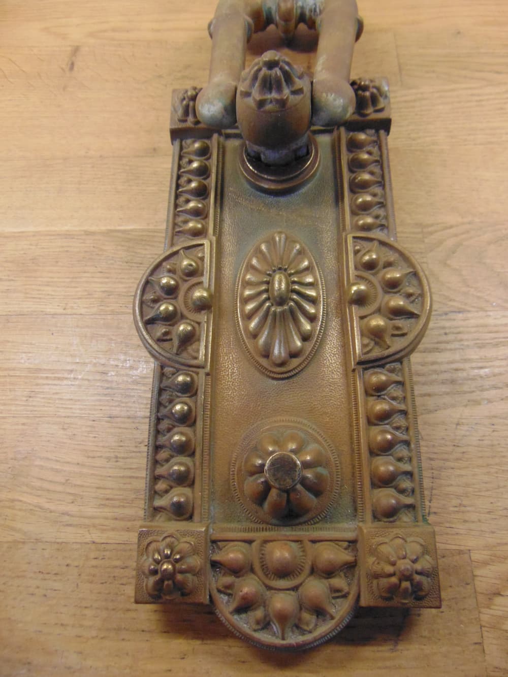 Large Victorian Door Knocker - D010L-0920 - Antique Door knockersAntique Door knockers